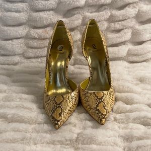 Bakers Yellow Snake Skin print pointed toe Heels